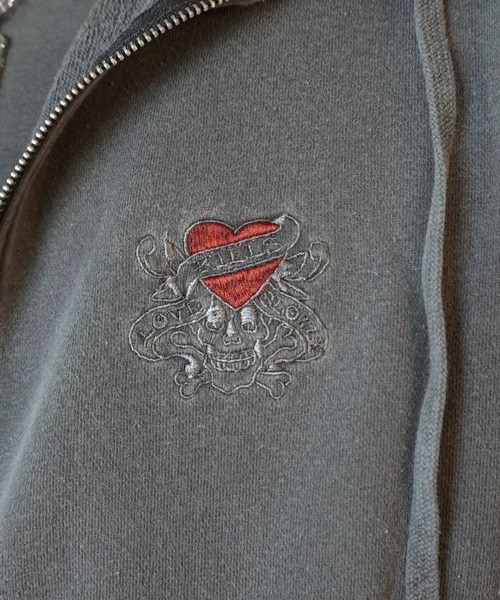 SPINNS(スピンズ)の「【Ed Hardy/エド・ハーディー】ヴィンテージライクフルジップパーカー/スカル/袖ロゴプリント/バックプリント/ワンポイント刺繍(パーカー・メンズ・ブラック系その他/ブラック系その他2・L)」の8枚目の写真