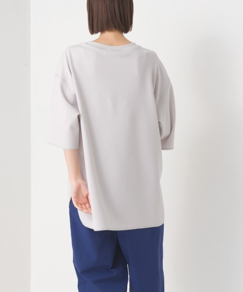 OMNES（オムネス）の「カットジョーゼットガゼット裾ラウンド半袖プルオーバー（Tシャツ/カットソー・レディース・ライトグレー/ブラック/アイボリー・FREE）」の11枚目の写真