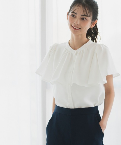 CELEN(セレン)の「【洗える/防シワ加工/UV加工/花粉防止】ケープフレアブラウス 半袖(シャツ/ブラウス・レディース・ホワイト/ブルー/ブラック・L/M/S)」の1枚目の写真