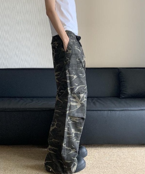 FreeZone(フリーゾーン)の「【 裾絞り可能 】ワイドシルエットミリタリー カーゴパンツ(カーゴパンツ・メンズ・ダークグリーン・SMALL/MEDIUM/LARGE)」の3枚目の写真