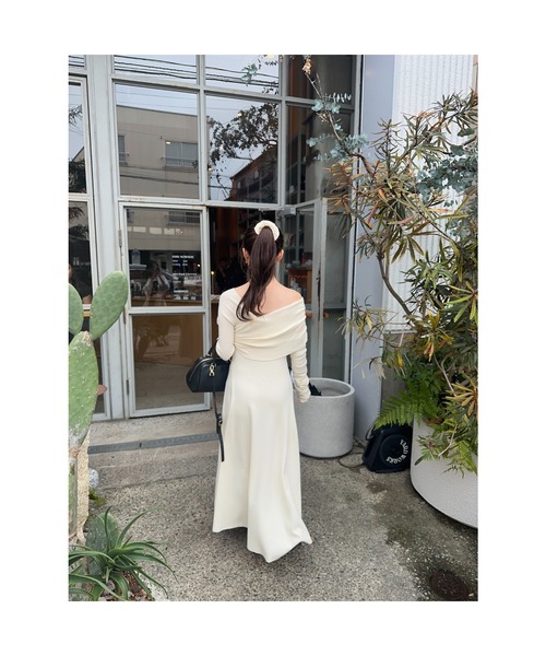 Ogue.（オグ）の「[ Ogue. ] one shoulder dcollet knit op （ワンショルダーデコルテニットワンピース）（ワンピース・レディース・ライトグレー/アイボリー・FREE）」の3枚目の写真