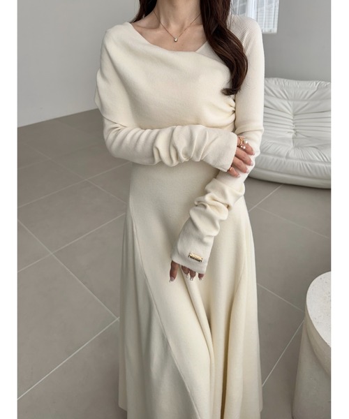 Ogue.（オグ）の「[ Ogue. ] one shoulder dcollet knit op （ワンショルダーデコルテニットワンピース）（ワンピース・レディース・ライトグレー/アイボリー・FREE）」の5枚目の写真