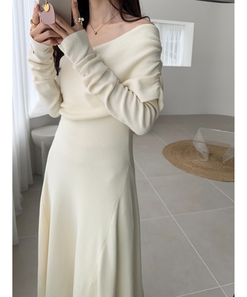 新品【Ogue. 】ワンショルダー デコルテニット ロングワンピース 白 セール】[ Ogue. ] one shoulder dcollet knit op （ワンショルダー