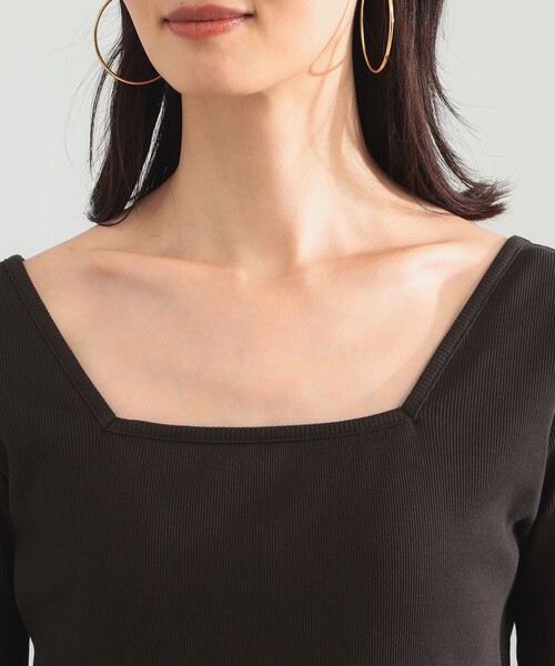 SLOANE(スローン)の「【別注】スタイリスト佐藤佳菜子 × SLOANE / スクエアネック リブ Tシャツ(Tシャツ/カットソー・レディース・ブラック/ホワイト/ダークブラウン・1/2)」の21枚目の写真