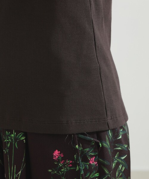 SLOANE(スローン)の「【別注】スタイリスト佐藤佳菜子 × SLOANE / スクエアネック リブ Tシャツ(Tシャツ/カットソー・レディース・ブラック/ホワイト/ダークブラウン・1/2)」の19枚目の写真