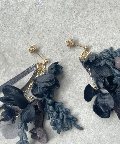 m.soeur（エムスール）の「スズランの花束ピアス（ピアス（両耳用）・レディース・ホワイト/ブラック/グレー・FREE）」の8枚目の写真