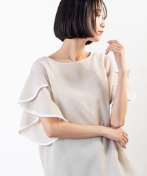 二の腕カバーにも◎ 夏映えする涼しげフレア袖トップス