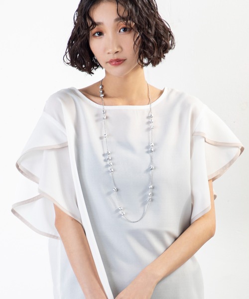 MILLION CARATS(ミリオンカラッツ)の「二の腕カバーにも◎ 夏映えする涼しげフレア袖トップス(シャツ/ブラウス・レディース・ベージュ/オフホワイト/サックスブルー・FREE)」の1枚目の写真