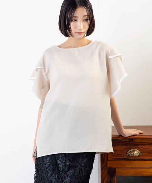 MILLION CARATS(ミリオンカラッツ)の「二の腕カバーにも◎ 夏映えする涼しげフレア袖トップス(シャツ/ブラウス・レディース・ベージュ/オフホワイト/サックスブルー・FREE)」の9枚目の写真