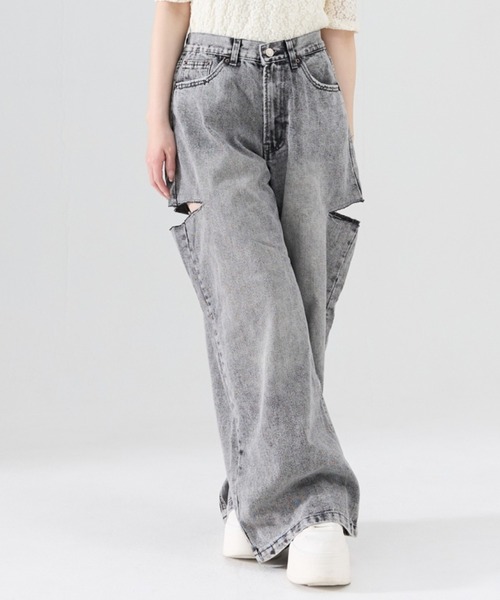 REDYAZEL（レディアゼル）の「サイドダメージワイドパンツ（デニムパンツ・レディース・ブラック/ブルー/オフホワイト・SMALL/MEDIUM）」の2枚目の写真