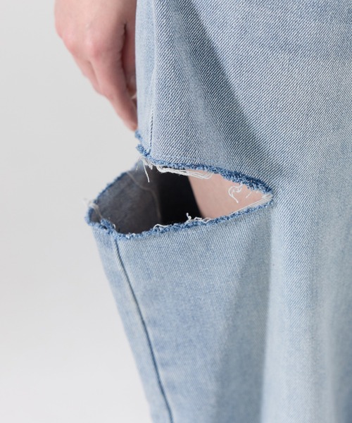 REDYAZEL（レディアゼル）の「サイドダメージワイドパンツ（デニムパンツ・レディース・ブラック/ブルー/オフホワイト・SMALL/MEDIUM）」の22枚目の写真