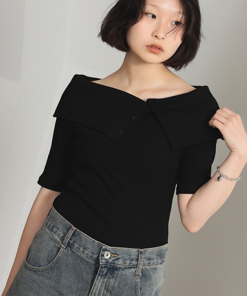 Ray BEAMS（レイビームス）の「ビッグカラー オフショルダー Tシャツ（Tシャツ/カットソー・レディース・クリーム/ブラック/ダークブラウン・ONE SIZE）」の7枚目の写真