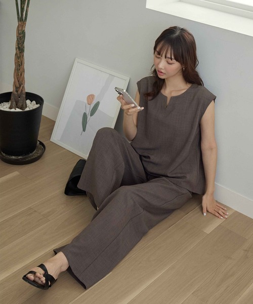 CHAN ME(チャンミ)の「麻調キーネックブラウス(シャツ/ブラウス・レディース・チャコールグレー/ブラック/グレイッシュベージュ/サックスブルー/グリーン/バーガンディー・MEDIUM/LARGE/X-LARGE)」の17枚目の写真