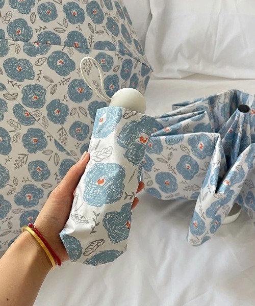 ammy.(エイミードット)の「【 ammy. / エイミードット 】 花柄 晴雨兼用 コンパクト 折り畳み傘 ( 雨傘 / 日傘 )(折りたたみ傘・レディース・ライトブルー/マルチ/ライトピンク/オレンジ・FREE)」の7枚目の写真