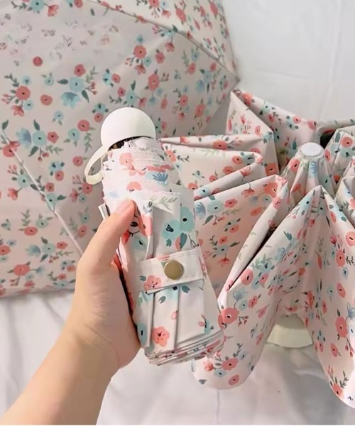 ammy.(エイミードット)の「【 ammy. / エイミードット 】 花柄 晴雨兼用 コンパクト 折り畳み傘 ( 雨傘 / 日傘 )(折りたたみ傘・レディース・ライトブルー/マルチ/ライトピンク/オレンジ・FREE)」の9枚目の写真