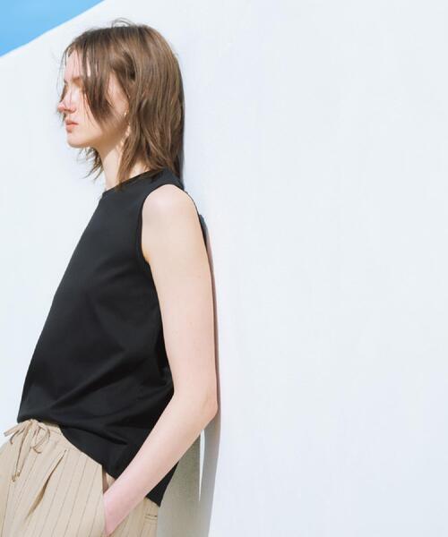 OPAQUE.CLIP(オペークドットクリップ)の「《5色展開》ベーシックノースリーブトップス【接触冷感/洗濯機洗い可】(タンクトップ・レディース・ホワイト/ブラック/ブラウン系その他5/ライトイエロー系8/チャコールグレー・40/38/42/36)」の8枚目の写真