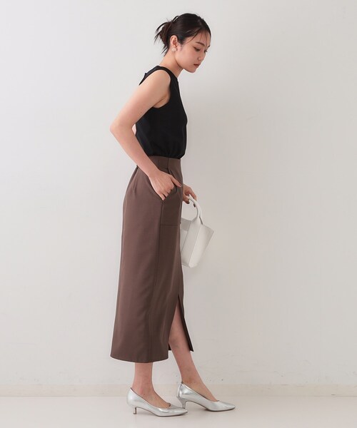 OPAQUE.CLIP(オペークドットクリップ)の「《5色展開》ベーシックノースリーブトップス【接触冷感/洗濯機洗い可】(タンクトップ・レディース・ホワイト/ブラック/ブラウン系その他5/ライトイエロー系8/チャコールグレー・40/38/42/36)」の22枚目の写真