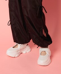 バックベルト厚底スニーカー
