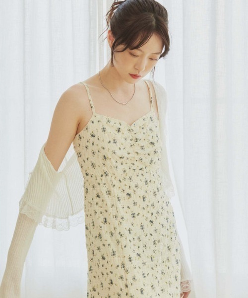 archives(アルシーヴ)の「花柄フリルカットキャミワンピース(ワンピース・レディース・アイボリー/ブラック・MEDIUM)」の17枚目の写真