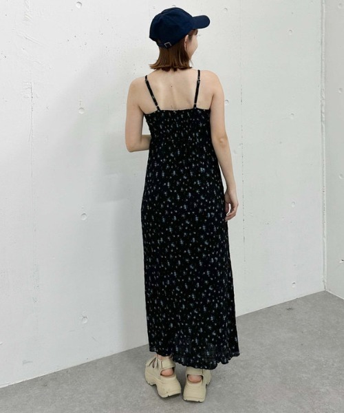 archives(アルシーヴ)の「花柄フリルカットキャミワンピース(ワンピース・レディース・アイボリー/ブラック・MEDIUM)」の11枚目の写真