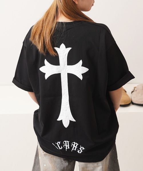 1111clothing（ワンフォークロージング）の「ペイズリークロス アップリケ Tシャツ / Paisley Cross Applique T-Shirt（Tシャツ/カットソー・メンズ・ブラック×ホワイト/ブラック×ブラック/ホワイト×ブラック・M/XL/L）」の2枚目の写真