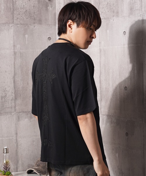 1111clothing（ワンフォークロージング）の「ペイズリークロス アップリケ Tシャツ / Paisley Cross Applique T-Shirt（Tシャツ/カットソー・メンズ・ブラック×ホワイト/ブラック×ブラック/ホワイト×ブラック・M/XL/L）」の4枚目の写真