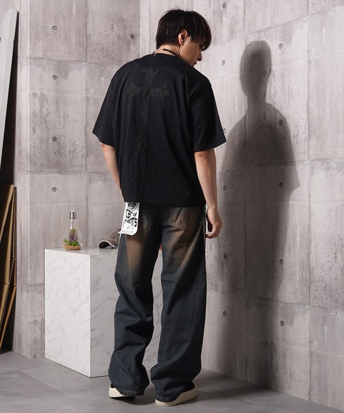 1111clothing（ワンフォークロージング）の「ペイズリークロス アップリケ Tシャツ / Paisley Cross Applique T-Shirt（Tシャツ/カットソー・メンズ・ブラック×ホワイト/ブラック×ブラック/ホワイト×ブラック・M/XL/L）」の5枚目の写真