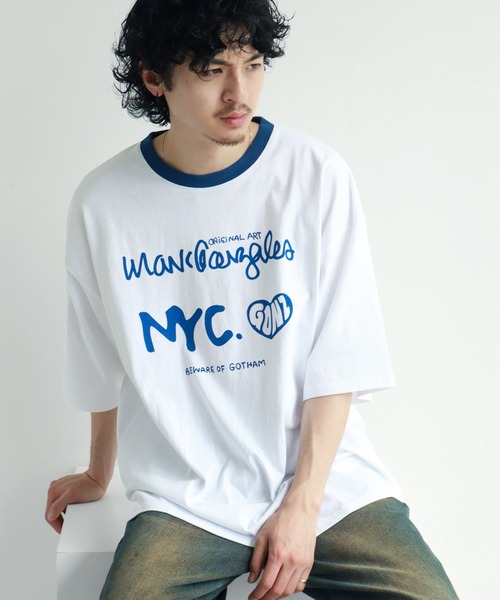 Mark Gonzales(マーク・ゴンザレス)の「【Mark Gonzales/マーク ゴンザレス】アートワークデザイン プリントリンガー半袖Tシャツ(Tシャツ/カットソー・メンズ・ブラック/ホワイト/ホワイト系その他/ホワイト系その他2/グレー系その他/ホワイト系その他5/ホワイト系その他3/ブラック系その他/ホワイト系その他4/グレー・L/M/XL)」の2枚目の写真