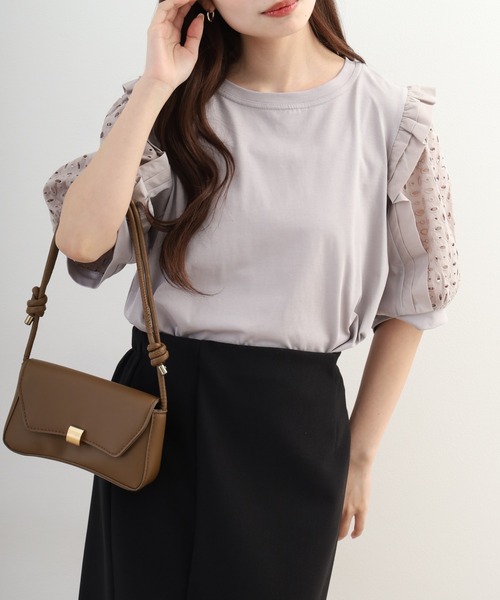 BRODIAEA(ブローディア)の「BRODIAEA 袖レースフリル付きカットソー(Tシャツ/カットソー・レディース・ブラック/ネイビー/オフホワイト/グレー・40)」の3枚目の写真
