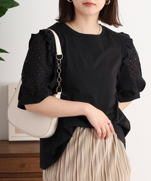 BRODIAEA(ブローディア)の「BRODIAEA 袖レースフリル付きカットソー(Tシャツ/カットソー・レディース・ブラック/ネイビー/オフホワイト/グレー・40)」の1枚目の写真