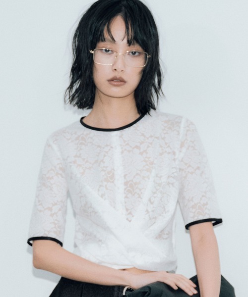 THINGS THAT MATTER（シングス ザット マター）の「LACE CROSS CROPPED TOPS / レースクロスクロップドトップス（その他トップス・レディース・ホワイト/ブラック・FREE）」の2枚目の写真