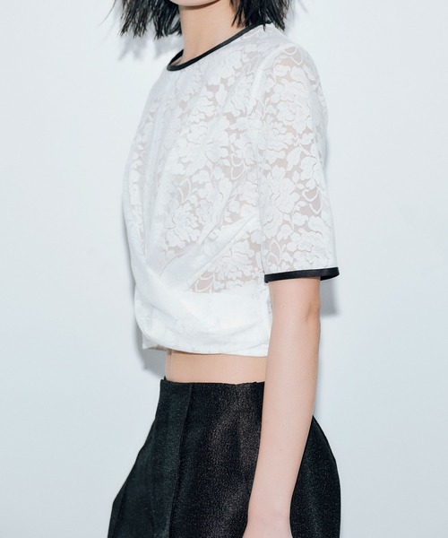 THINGS THAT MATTER（シングス ザット マター）の「LACE CROSS CROPPED TOPS / レースクロスクロップドトップス（その他トップス・レディース・ホワイト/ブラック・FREE）」の5枚目の写真