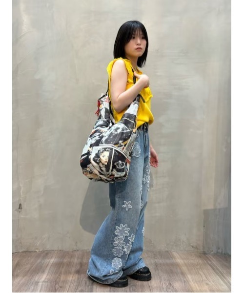 Desigual(デシグアル)の「刺繍レタリングボートネックノースリーブシャツ(Tシャツ/カットソー・レディース・イエロー・S/M/L)」の1枚目の写真