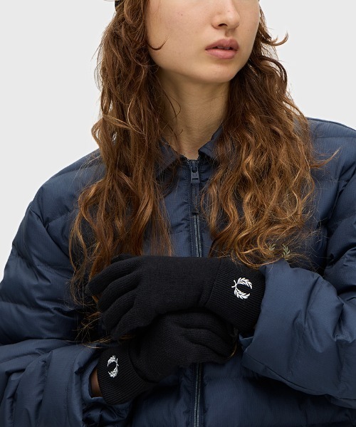 FRED PERRY（フレッドペリー）の「Classic Merino Wool Gloves／クラシックメリノウールグローブ（手袋・メンズ・ブラック/ネイビー・L/M）」の4枚目の写真