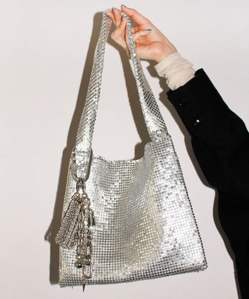 HEY!MrsROSE(ヘイミセスローズ)の「HEY! Mrs ROSE(ヘイ!ミセスローズ) Metal & Chain BAG(トートバッグ・レディース・ブラック/シルバー・FREE)」の2枚目の写真
