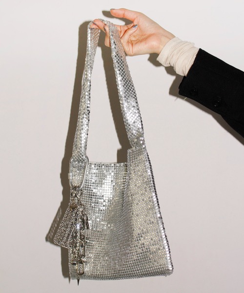 HEY!MrsROSE(ヘイミセスローズ)の「HEY! Mrs ROSE(ヘイ!ミセスローズ) Metal & Chain BAG(トートバッグ・レディース・ブラック/シルバー・FREE)」の4枚目の写真