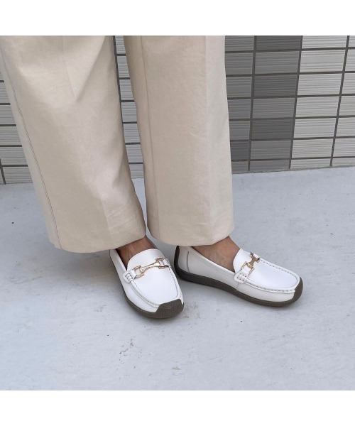 Tomieco（トミエコ）の「本革 モカシンカジュアル ドライビング底 ふわふわクッション（モカシン/デッキシューズ・レディース・ホワイト/ブラック・S/M/LL/XL/L）」の3枚目の写真