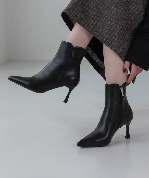 EVOL(イーボル)の「【S-LLサイズ展開・美脚効果あり】ポインテッド7.5cmヒールショートブーツ BZ23847(ブーツ・レディース・ベージュ/ブラック系その他/ブラック・LL/L/M/S)」の4枚目の写真