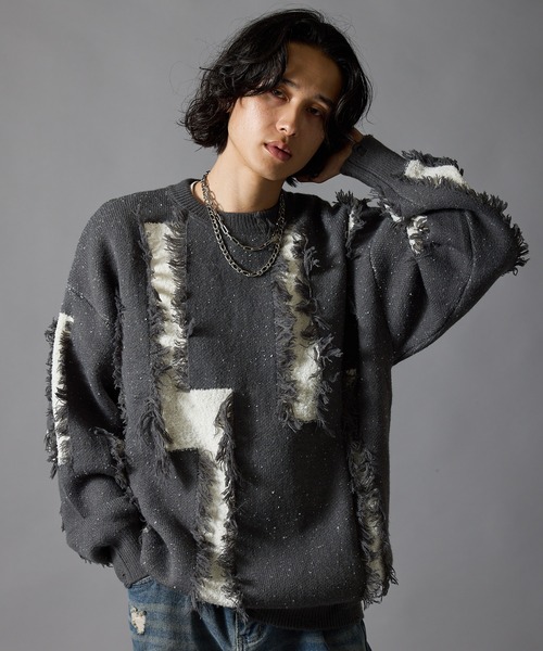 Theater code(シアターコード)の「【40%OFF】Distressed Fringe Crew Neck Sweater / ダメージ加工 フリンジ クルーネックセーター 2026年 夏 夏服メンズ(ニット/セーター・メンズ・ブラック/グレー・M/L)」の1枚目の写真