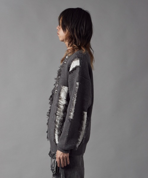 Theater code(シアターコード)の「【40%OFF】Distressed Fringe Crew Neck Sweater / ダメージ加工 フリンジ クルーネックセーター 2026年 夏 夏服メンズ(ニット/セーター・メンズ・ブラック/グレー・M/L)」の16枚目の写真