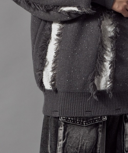 Theater code(シアターコード)の「【40%OFF】Distressed Fringe Crew Neck Sweater / ダメージ加工 フリンジ クルーネックセーター 2026年 夏 夏服メンズ(ニット/セーター・メンズ・ブラック/グレー・M/L)」の13枚目の写真