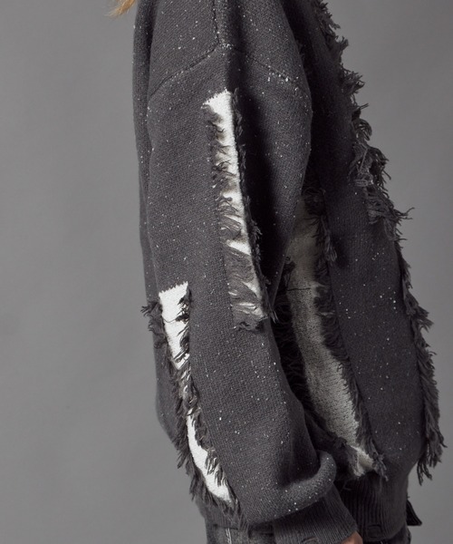 Theater code(シアターコード)の「【40%OFF】Distressed Fringe Crew Neck Sweater / ダメージ加工 フリンジ クルーネックセーター 2026年 夏 夏服メンズ(ニット/セーター・メンズ・ブラック/グレー・M/L)」の15枚目の写真