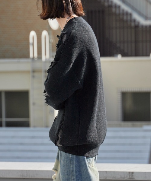 Theater code(シアターコード)の「【40%OFF】Distressed Fringe Crew Neck Sweater / ダメージ加工 フリンジ クルーネックセーター 2026年 夏 夏服メンズ(ニット/セーター・メンズ・ブラック/グレー・M/L)」の9枚目の写真