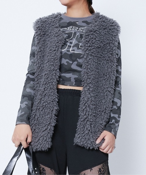 GORGE（ゴージ）の「《プードルファー風×もこもこ質感》レディース ファーベスト 秋冬アウター 羽織りアイテム（ベスト・レディース・チャコール/モカ/アイボリー・F）」の3枚目の写真