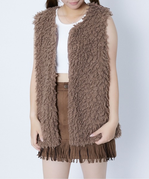 GORGE（ゴージ）の「《プードルファー風×もこもこ質感》レディース ファーベスト 秋冬アウター 羽織りアイテム（ベスト・レディース・チャコール/モカ/アイボリー・F）」の2枚目の写真