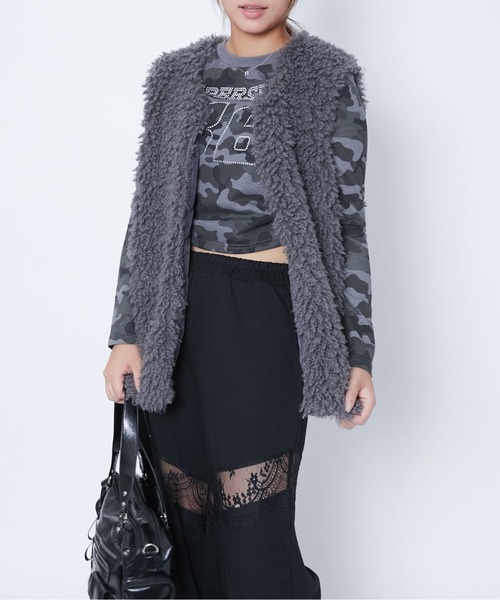GORGE（ゴージ）の「《プードルファー風×もこもこ質感》レディース ファーベスト 秋冬アウター 羽織りアイテム（ベスト・レディース・チャコール/モカ/アイボリー・F）」の4枚目の写真