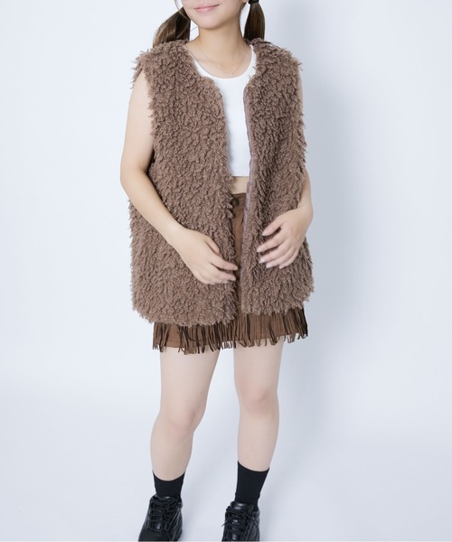 GORGE（ゴージ）の「《プードルファー風×もこもこ質感》レディース ファーベスト 秋冬アウター 羽織りアイテム（ベスト・レディース・チャコール/モカ/アイボリー・F）」の9枚目の写真