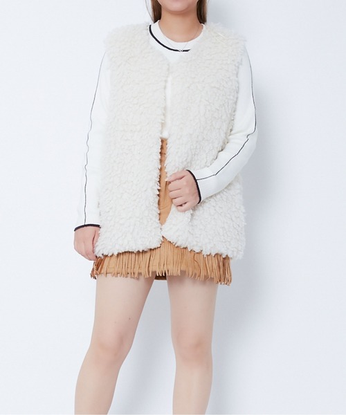 GORGE（ゴージ）の「《プードルファー風×もこもこ質感》レディース ファーベスト 秋冬アウター 羽織りアイテム（ベスト・レディース・チャコール/モカ/アイボリー・F）」の11枚目の写真