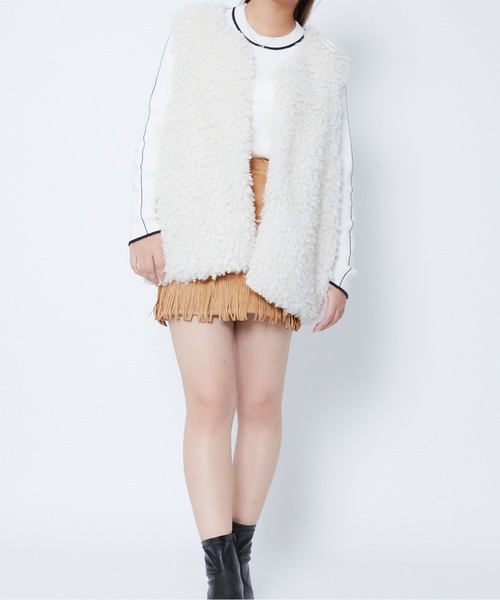 GORGE（ゴージ）の「《プードルファー風×もこもこ質感》レディース ファーベスト 秋冬アウター 羽織りアイテム（ベスト・レディース・チャコール/モカ/アイボリー・F）」の12枚目の写真