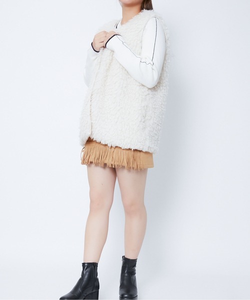 GORGE（ゴージ）の「《プードルファー風×もこもこ質感》レディース ファーベスト 秋冬アウター 羽織りアイテム（ベスト・レディース・チャコール/モカ/アイボリー・F）」の13枚目の写真